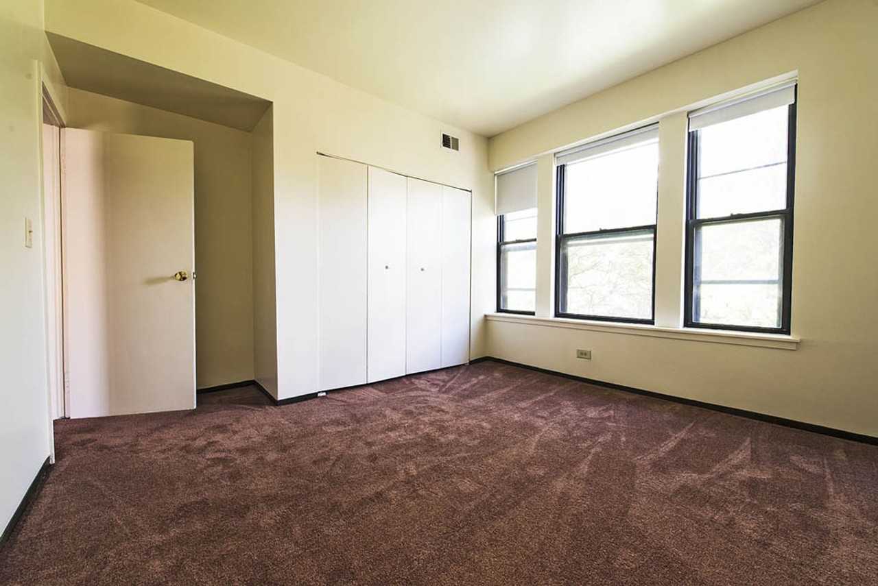 5047 S Champlain - Photo 7 of 50