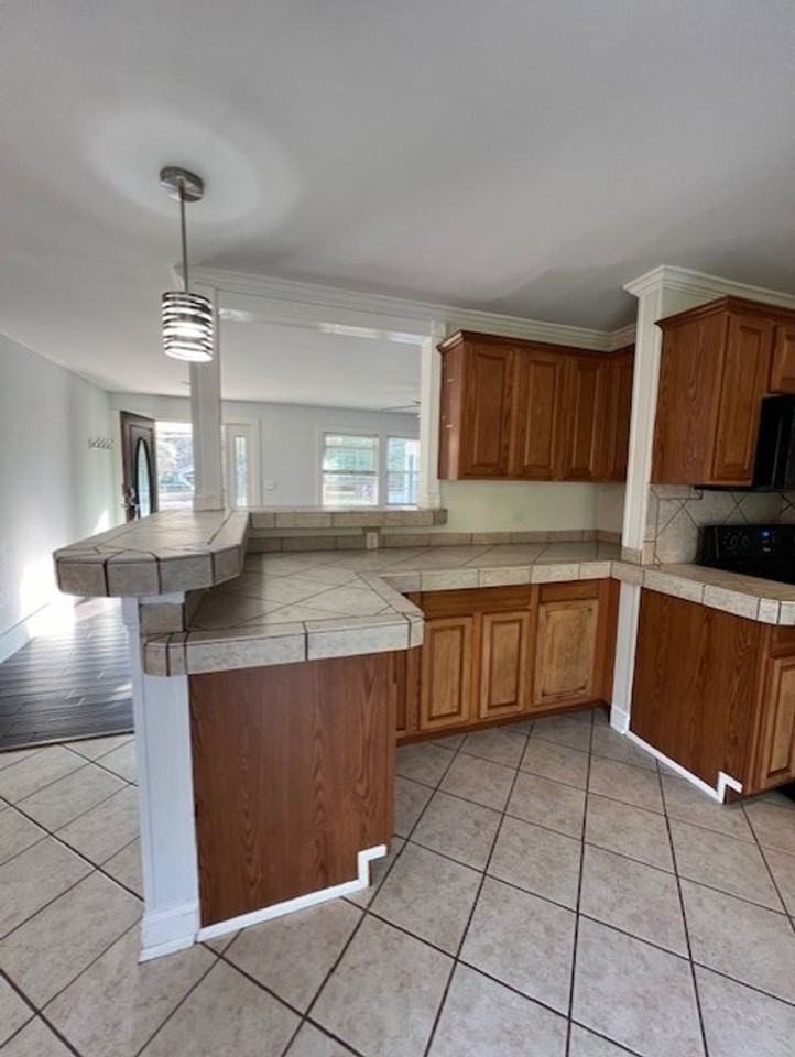 121 Gilbert Curry Dr - Photo 3 of 33