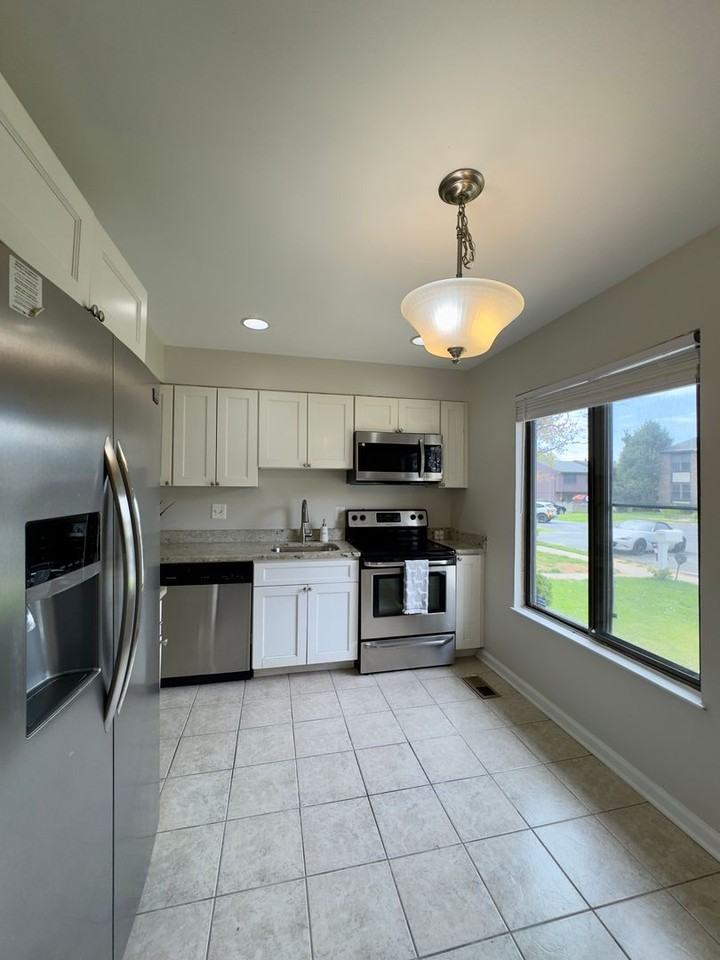 105 Bourbon Ct - Photo 5 of 32