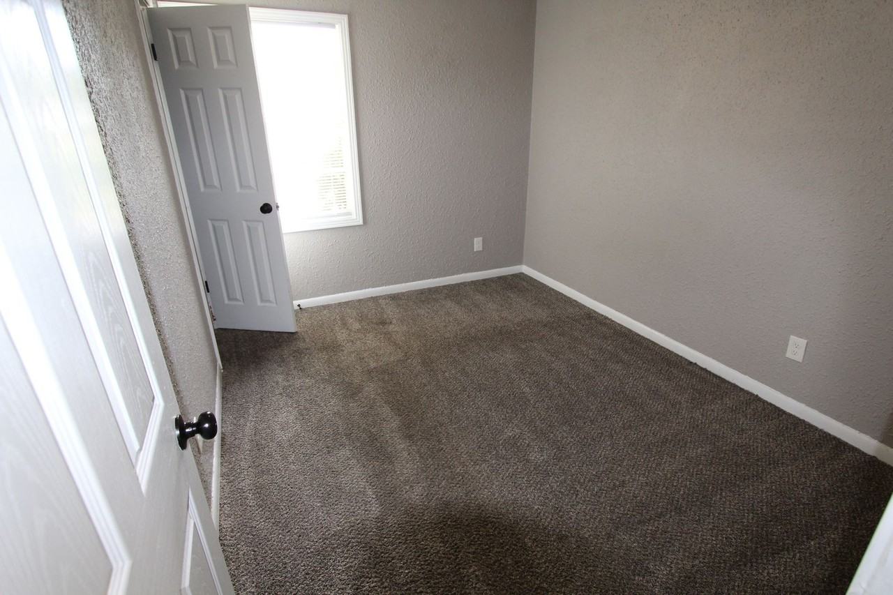 637 Leacrest Ave - Photo 3 of 8