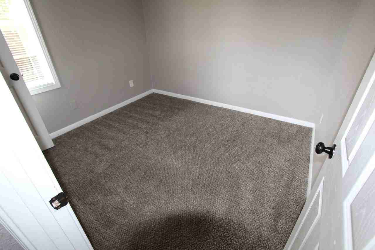 637 Leacrest Ave - Photo 4 of 8