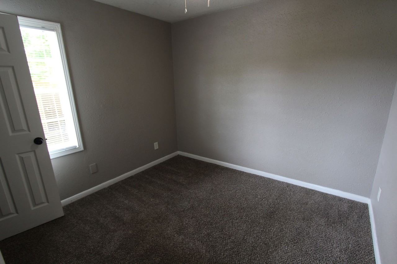 637 Leacrest Ave - Photo 5 of 8