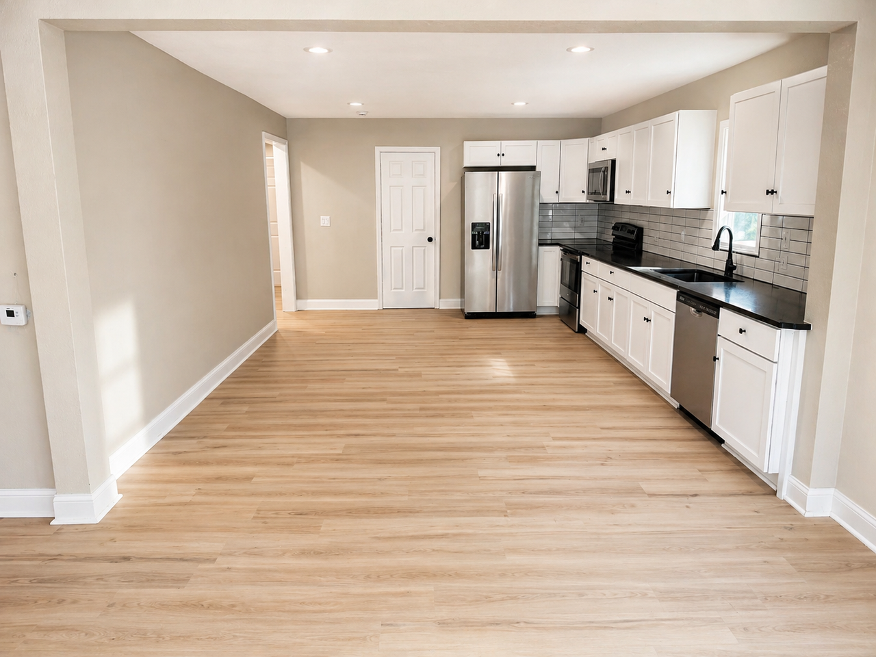 1524 E 51st St - Photo 2 of 23