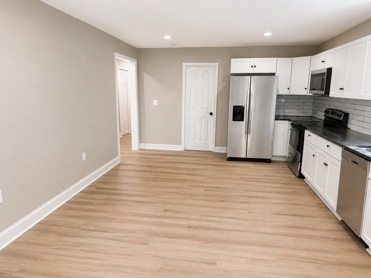 1524 E 51st St - Photo 6 of 23