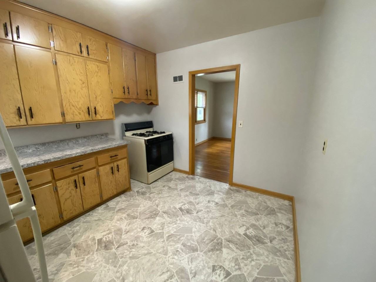 425 Auburn St - Photo 6 of 22