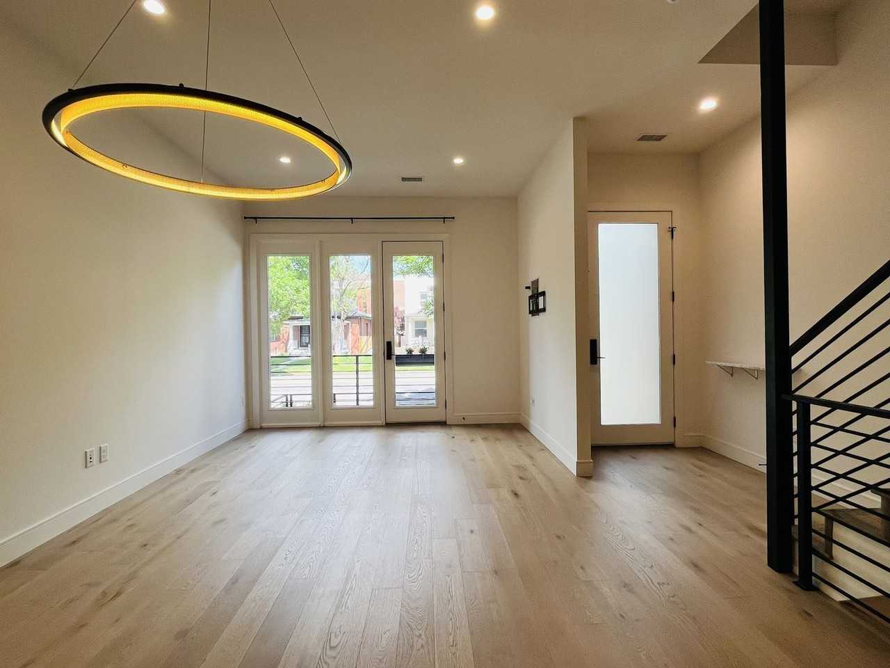 713 S Logan St - Photo 2 of 18