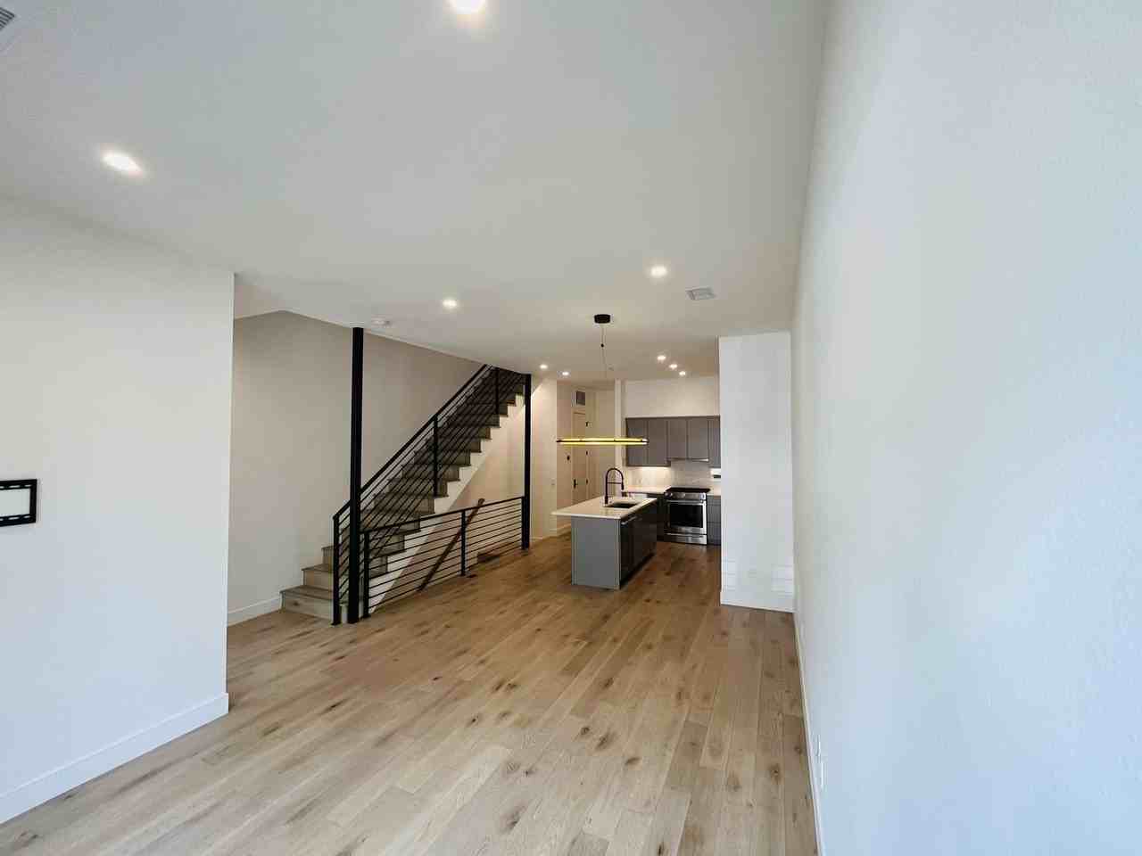 713 S Logan St - Photo 3 of 18