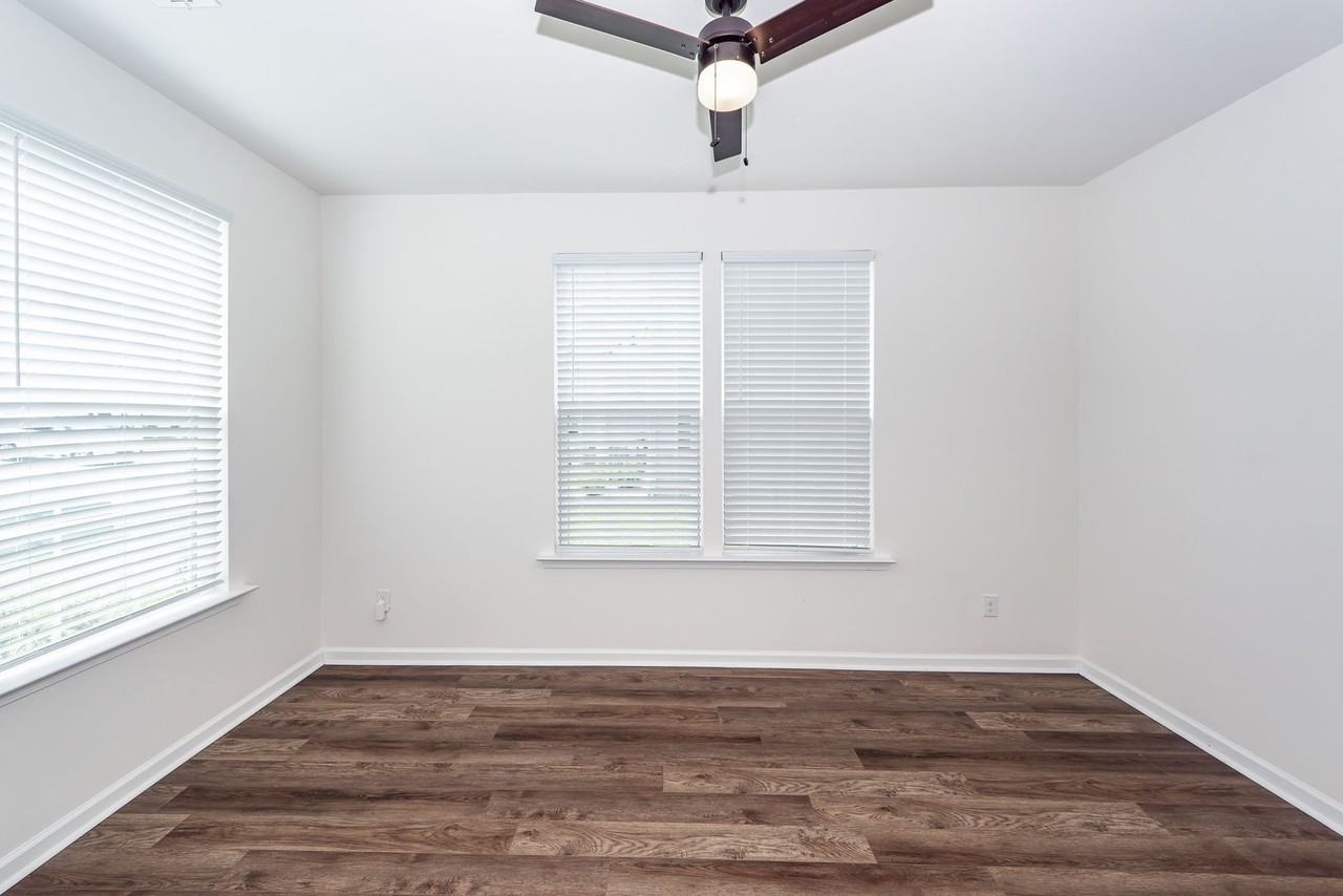 1728 Refuge Dr - Photo 4 of 49