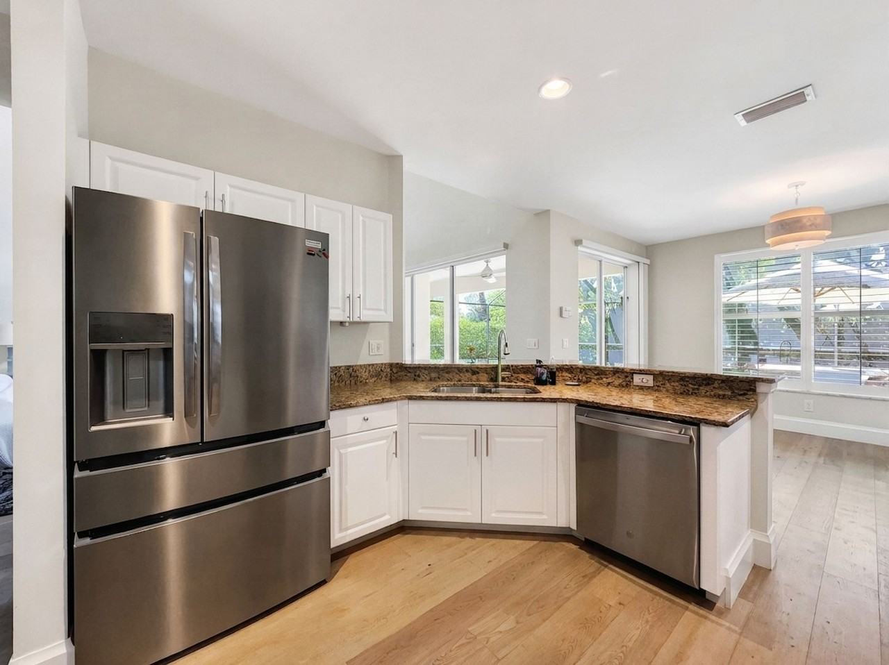 6772 Southern Oak Ct - Photo 2 of 36