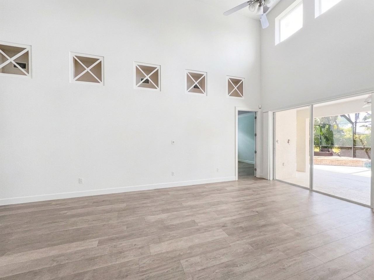 6772 Southern Oak Ct - Photo 4 of 36