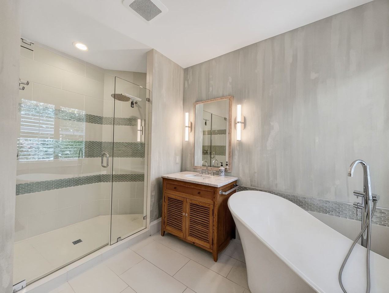 6772 Southern Oak Ct - Photo 6 of 32
