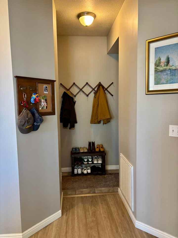 334 Birmingham Ln - Photo 2 of 38