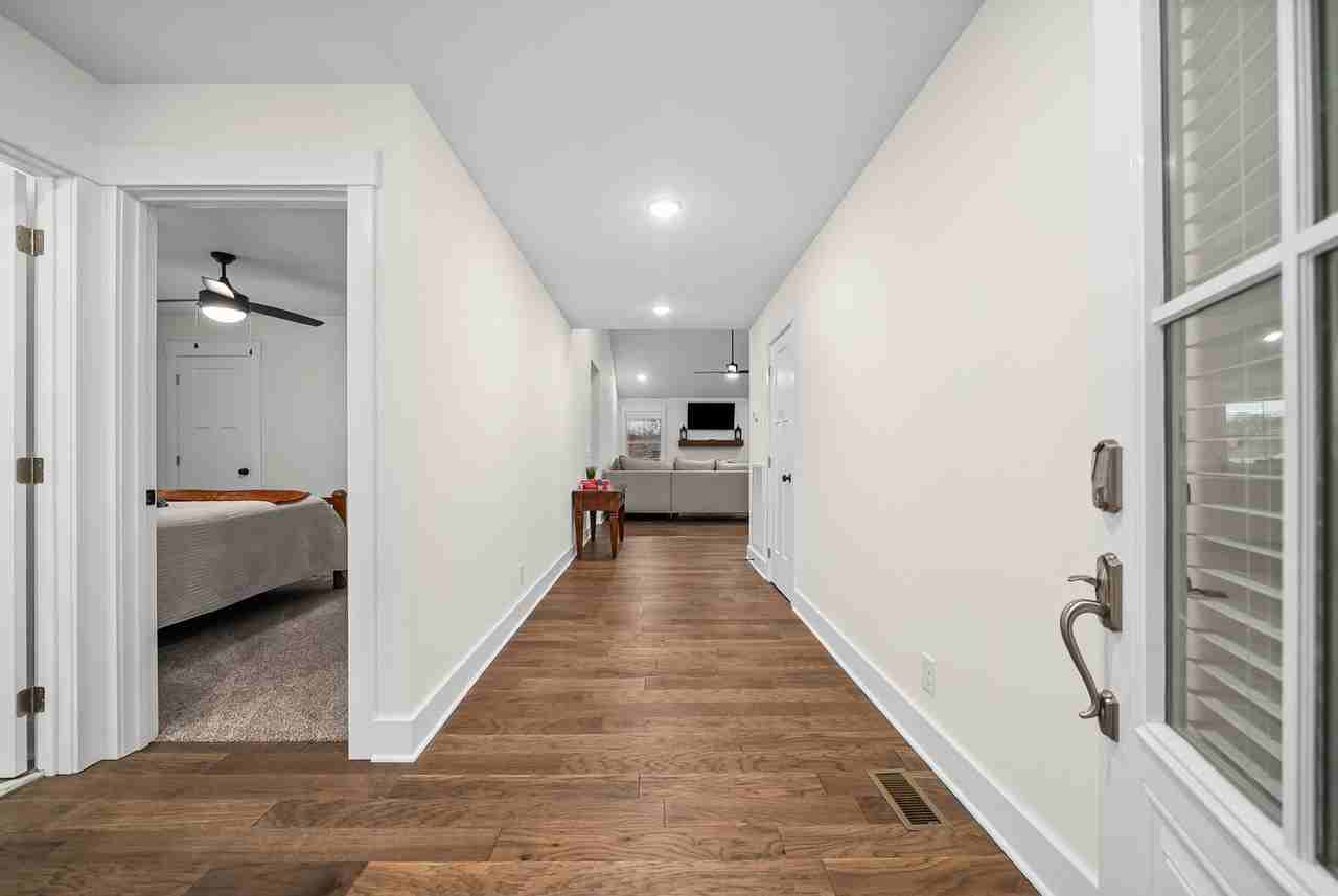 1601 Collins View Way - Photo 2 of 33