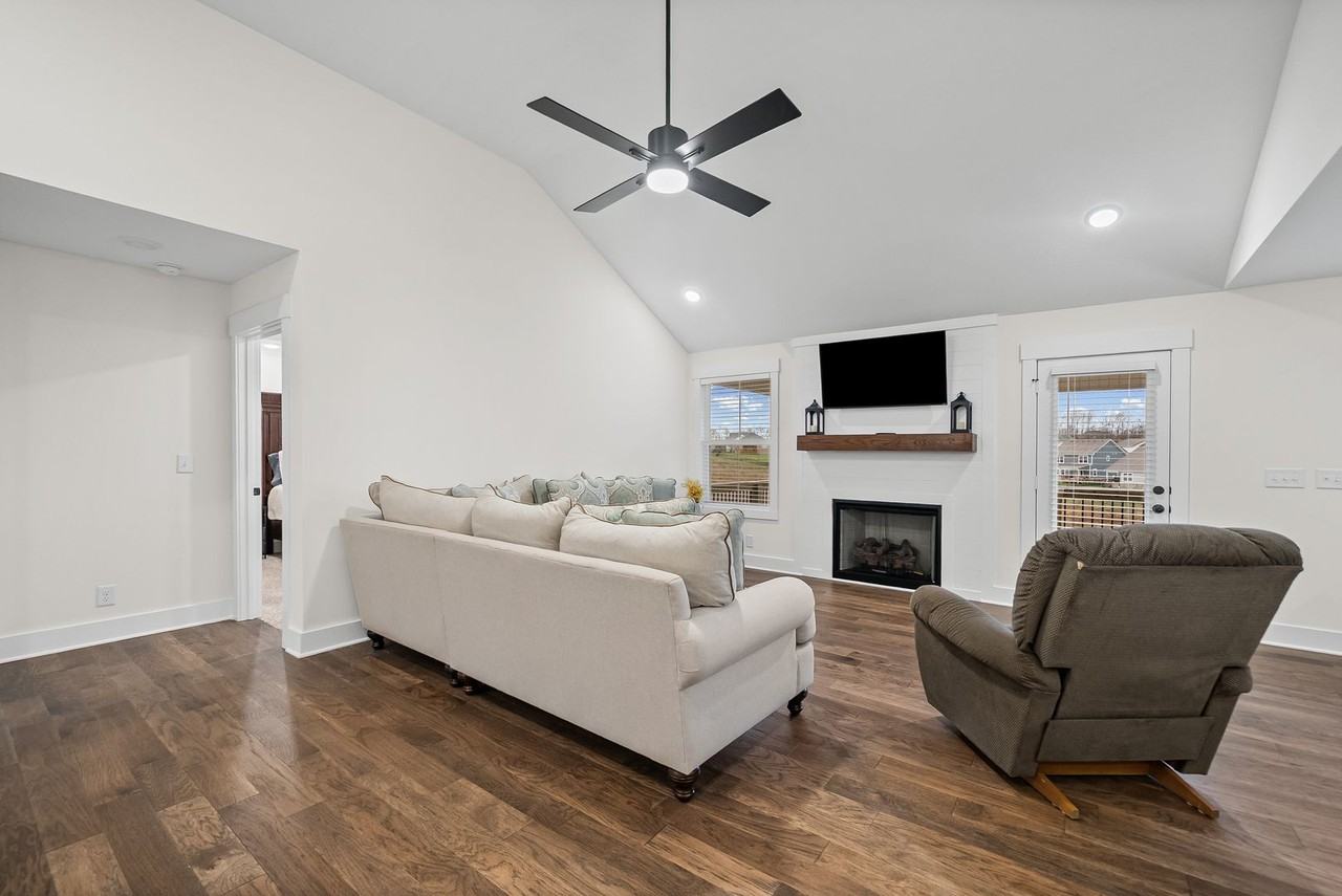 1601 Collins View Way - Photo 6 of 33