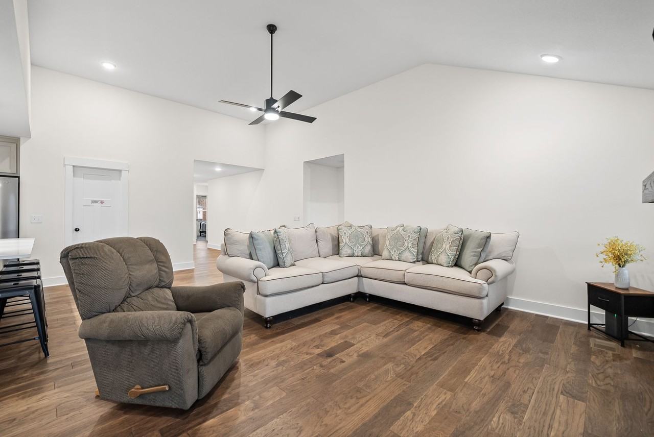 1601 Collins View Way - Photo 7 of 33