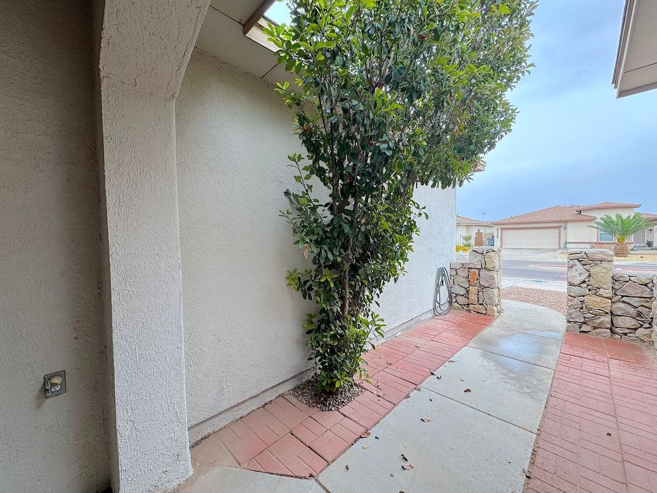11201 Redstone Peak Pl - Photo 2 of 27