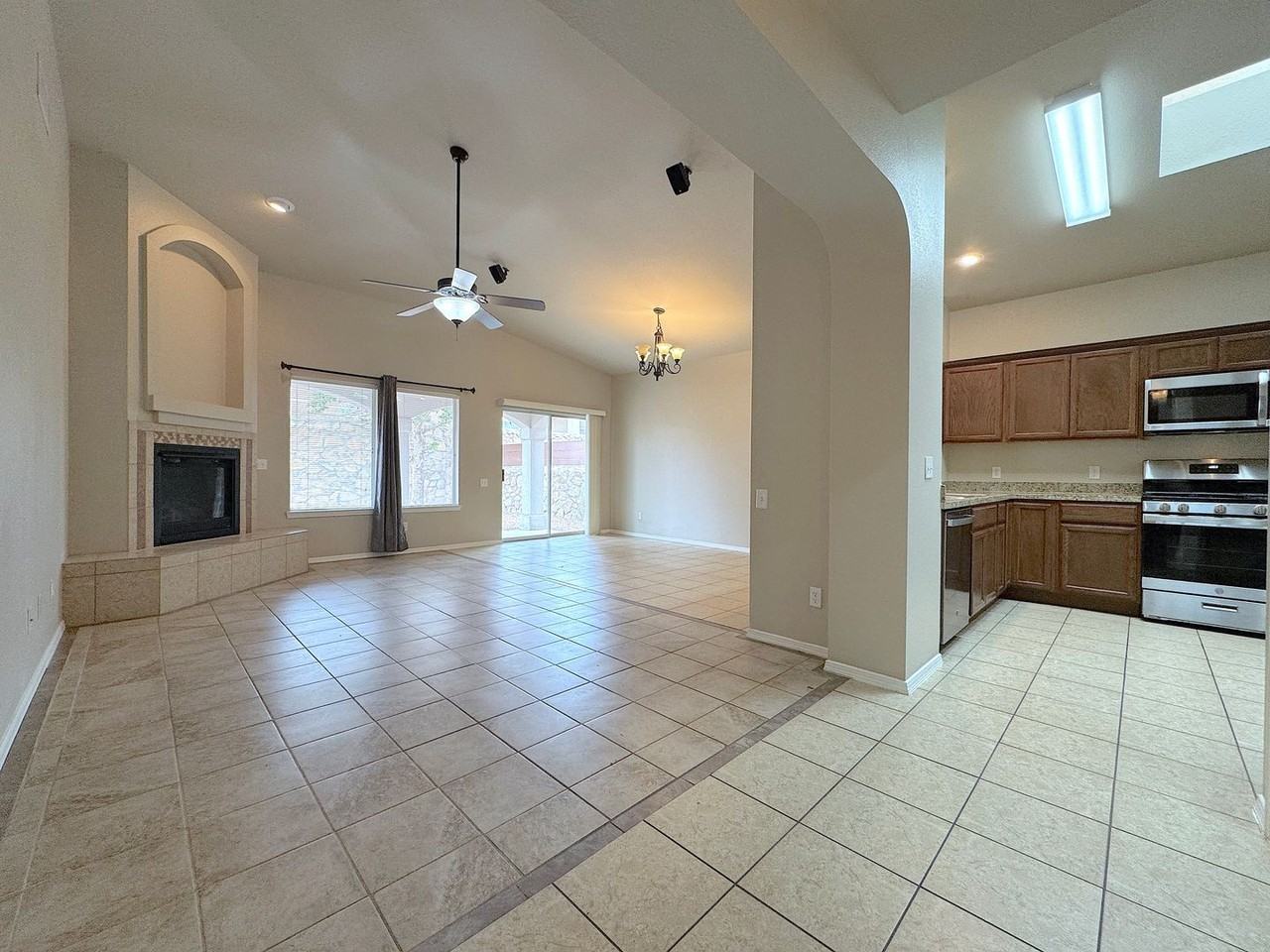 11201 Redstone Peak Pl - Photo 5 of 27