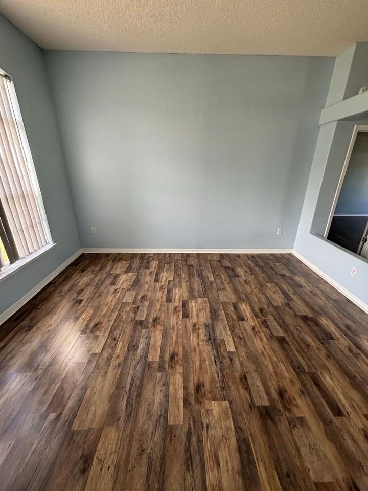 1001 Eiffel Ln - Photo 4 of 25