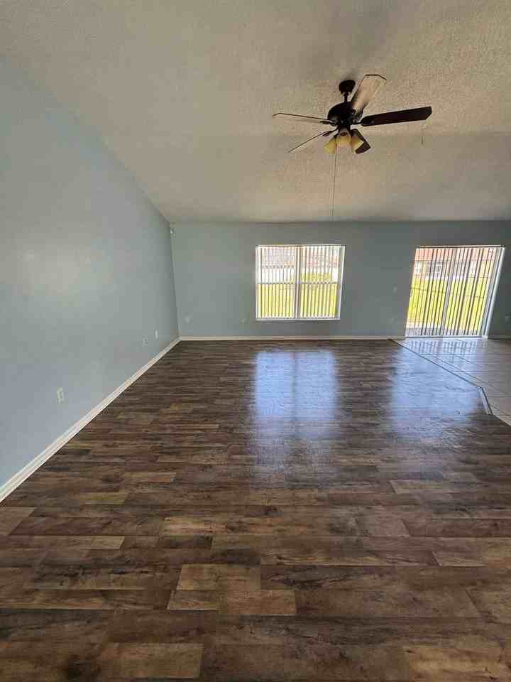 1001 Eiffel Ln - Photo 5 of 25