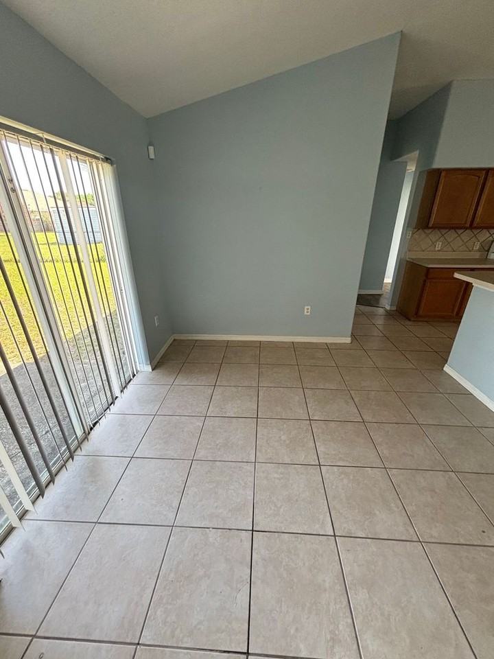 1001 Eiffel Ln - Photo 6 of 25