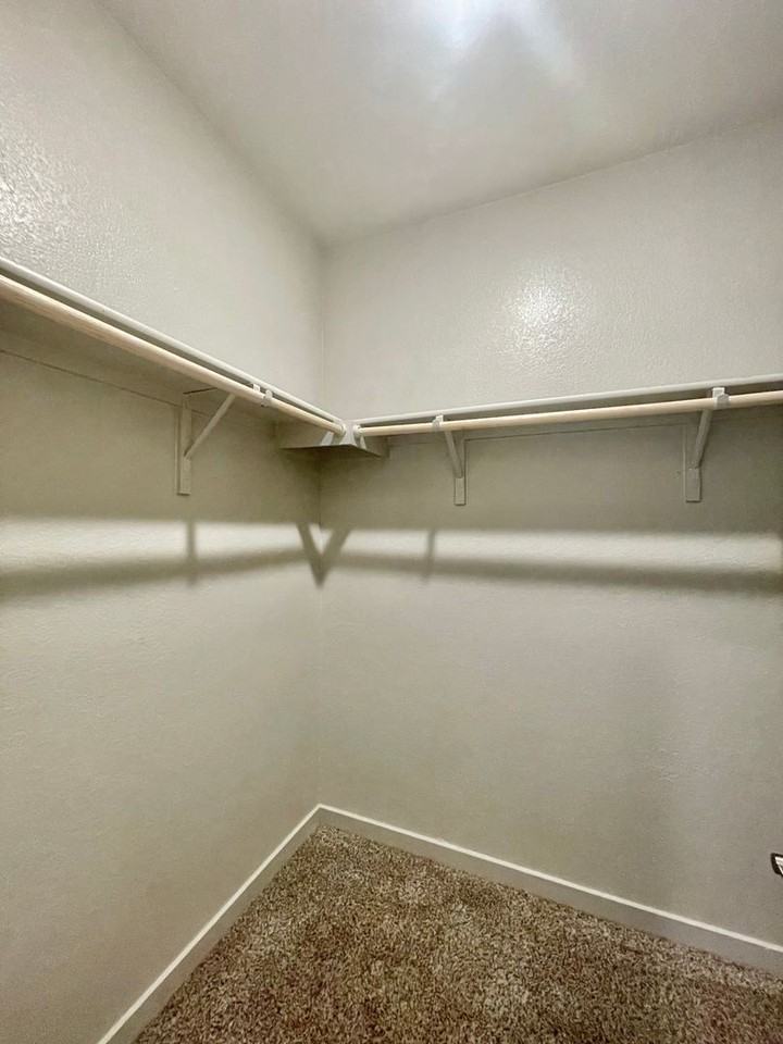 1332 Plymouth Rd - Photo 2 of 17
