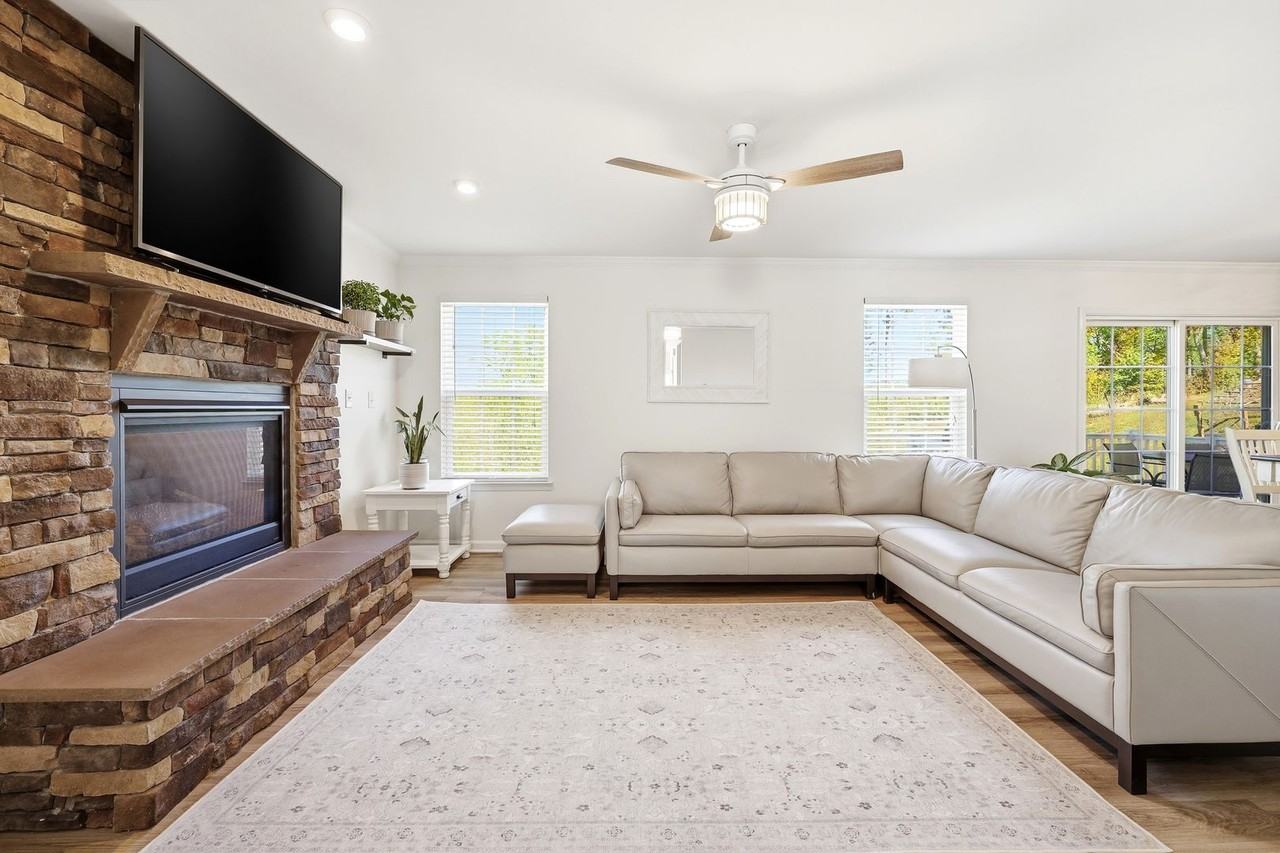 4435 Sunset Dr - Photo 4 of 49