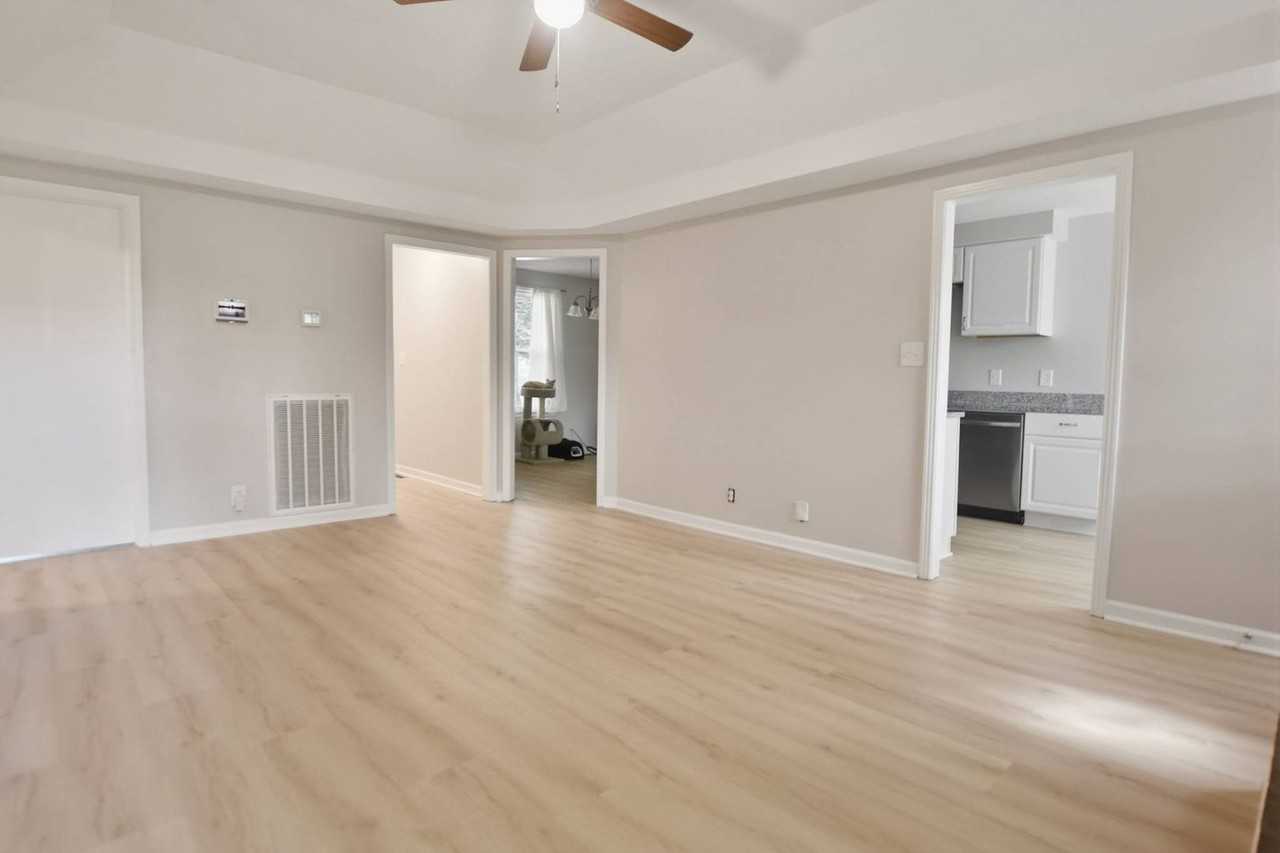 504 Linda Ln - Photo 3 of 16