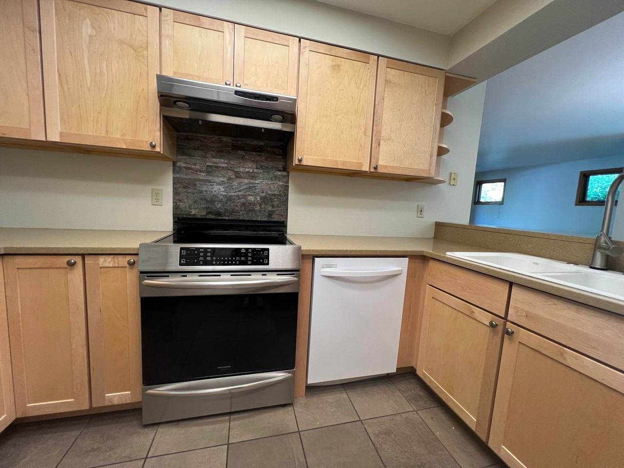139 Wightman St - Photo 6 of 27