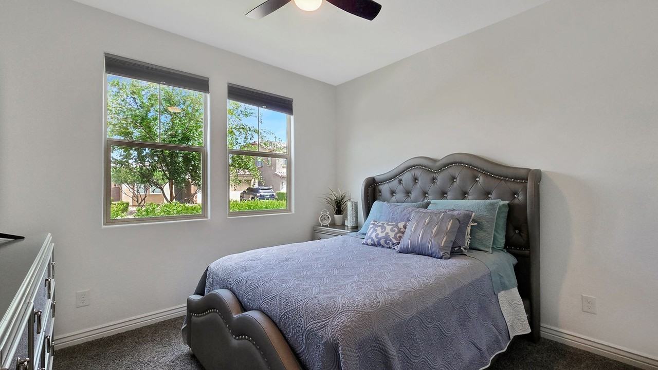 11615 W Marguerite Ave - Photo 5 of 45