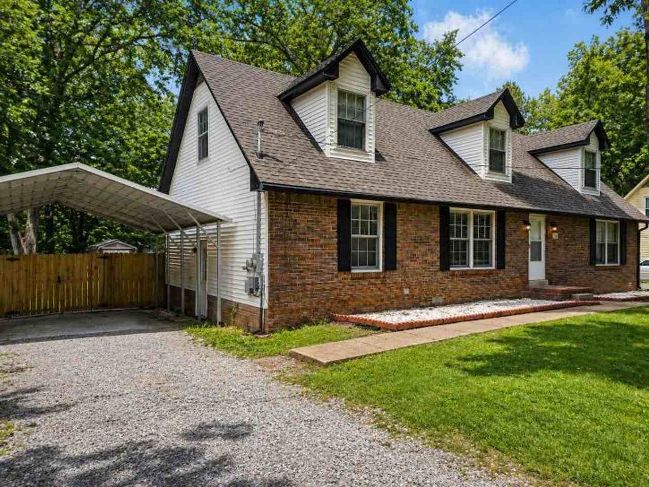 125 Mossland Dr - Photo 2 of 45