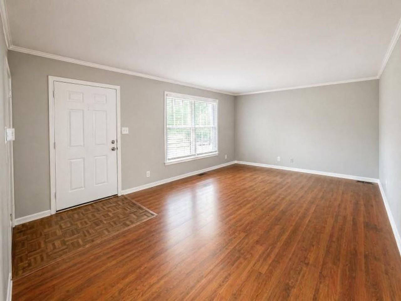 125 Mossland Dr - Photo 3 of 45