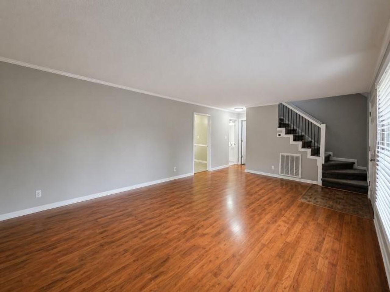 125 Mossland Dr - Photo 5 of 45