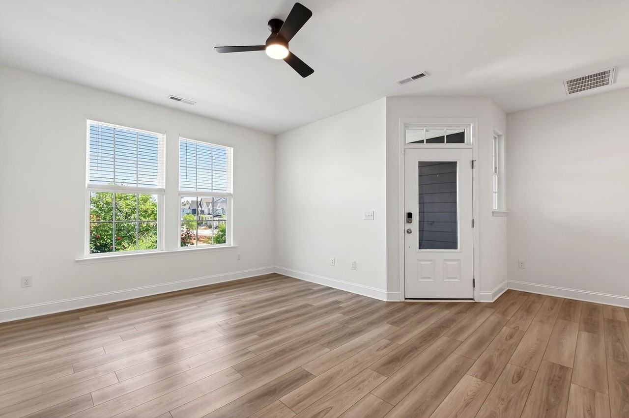 1842 Grassy Falls Ln - Photo 4 of 37