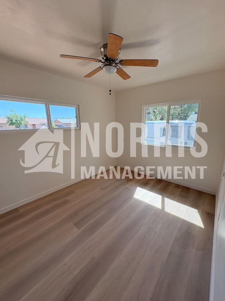 748 W Pima Ave - Photo 2 of 5