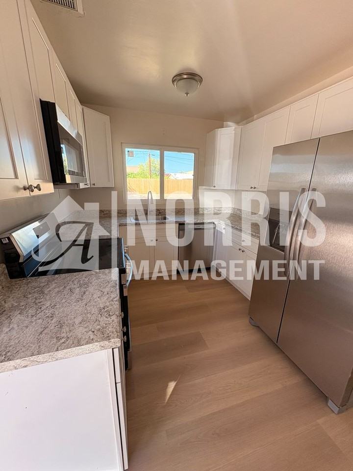 748 W Pima Ave - Photo 3 of 5