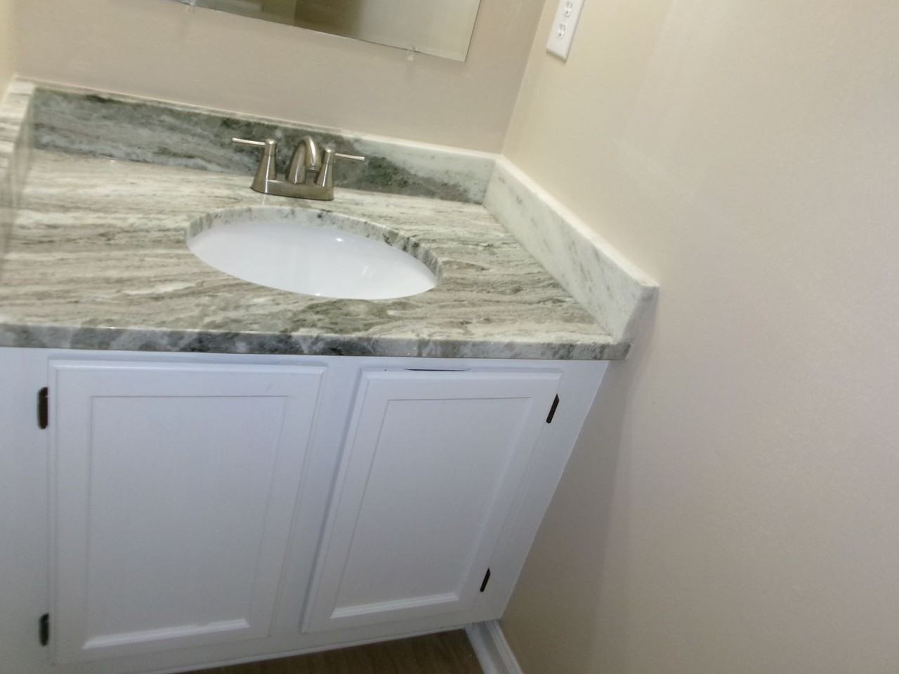 4346 Oak St #D - Photo 3 of 18