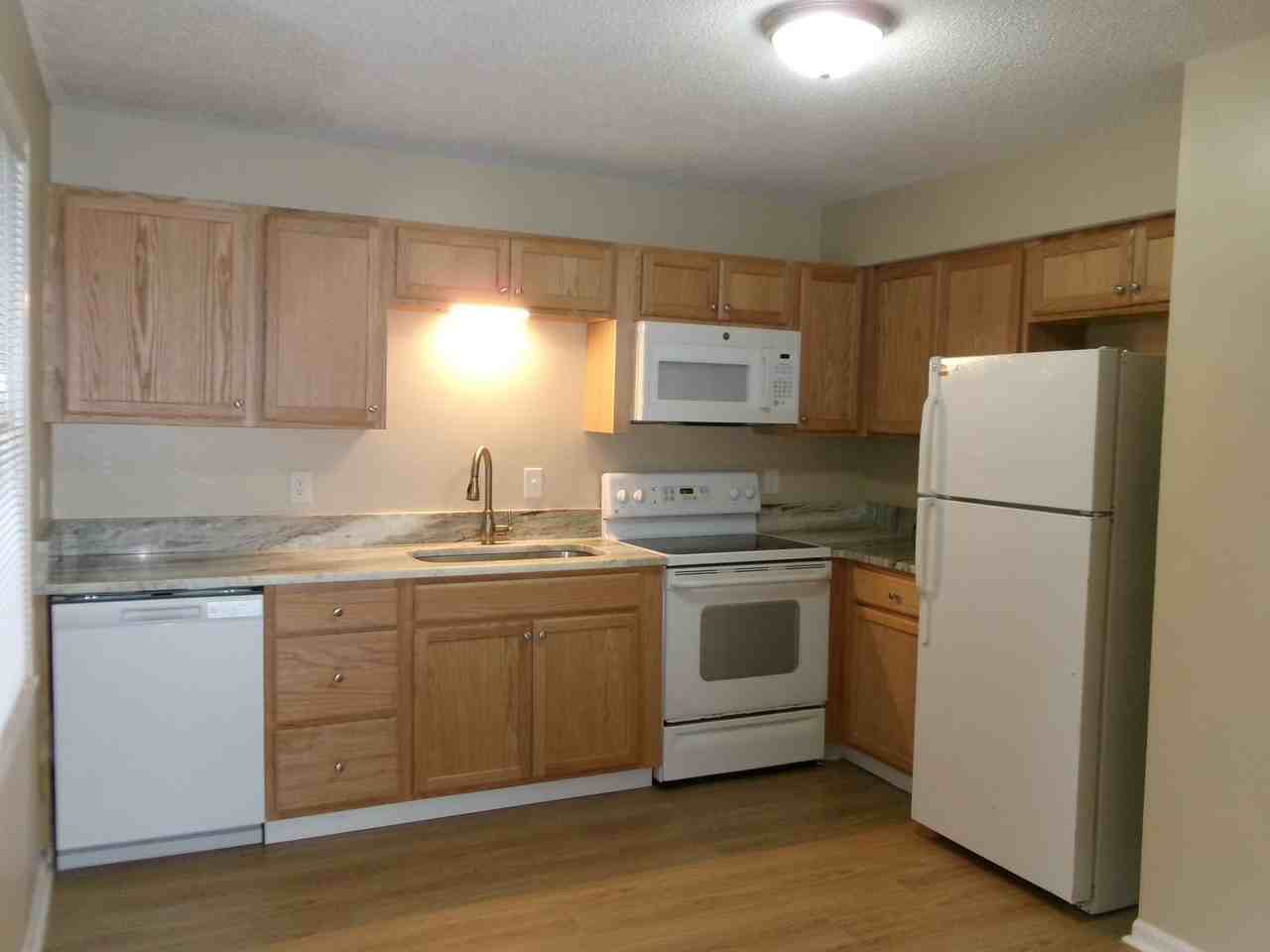 4346 Oak St #D - Photo 4 of 18