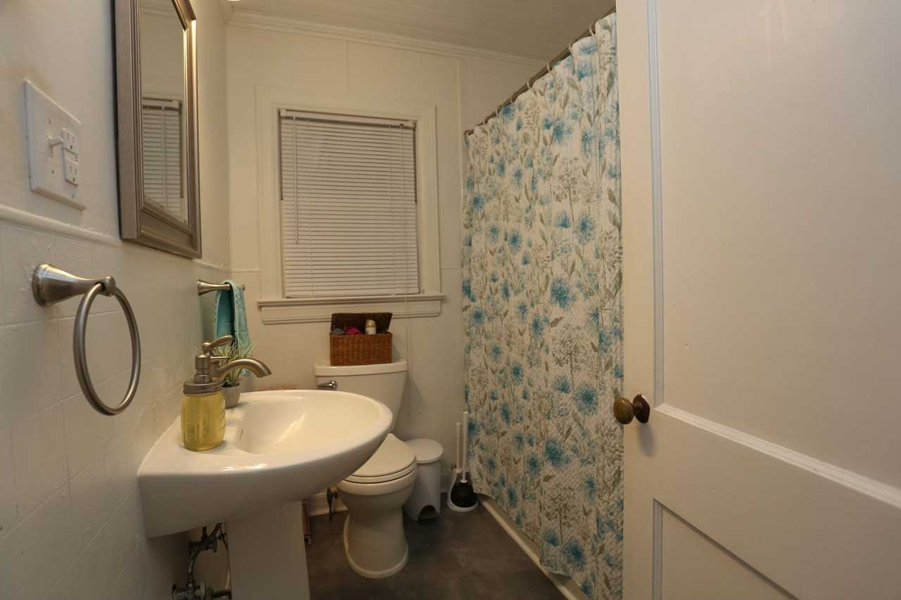 206 E Grady St - Photo 2 of 15