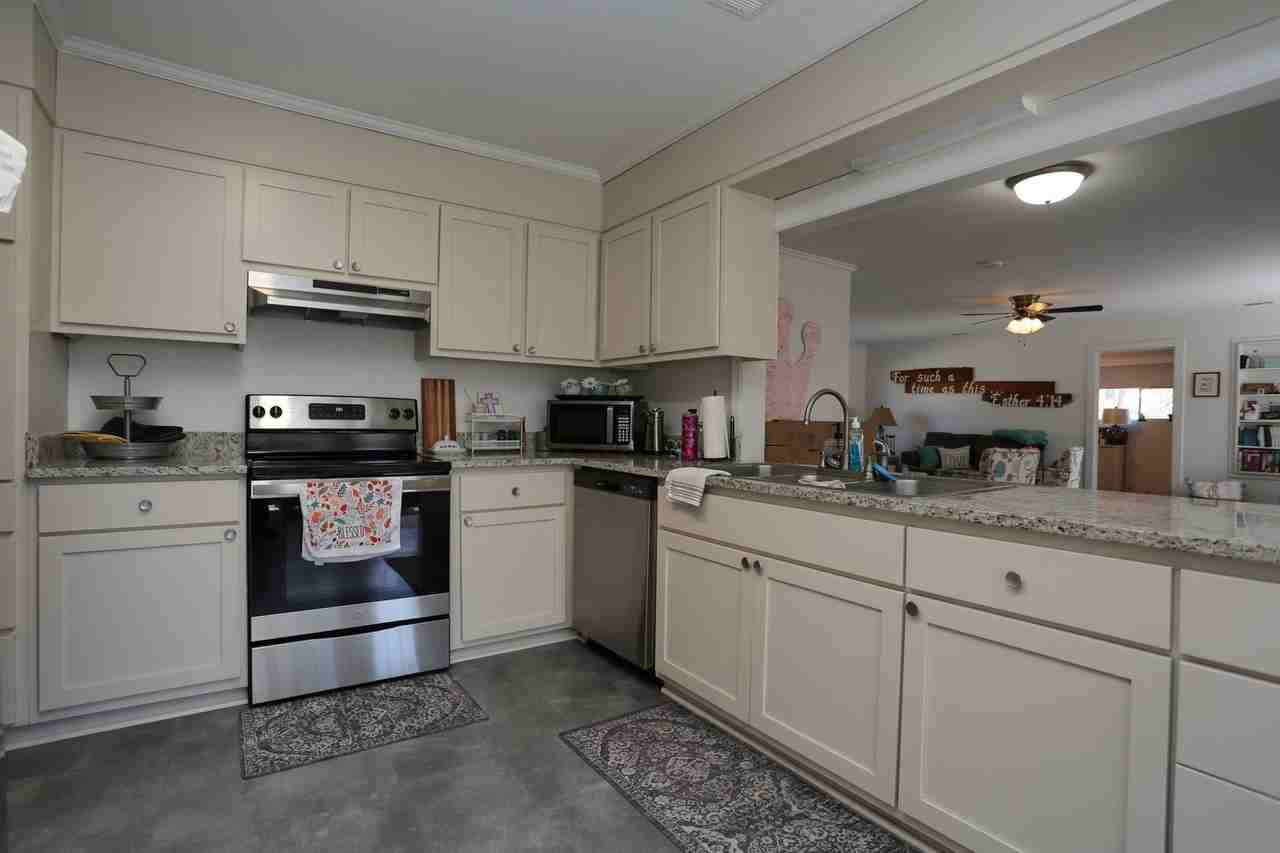 206 E Grady St - Photo 6 of 15