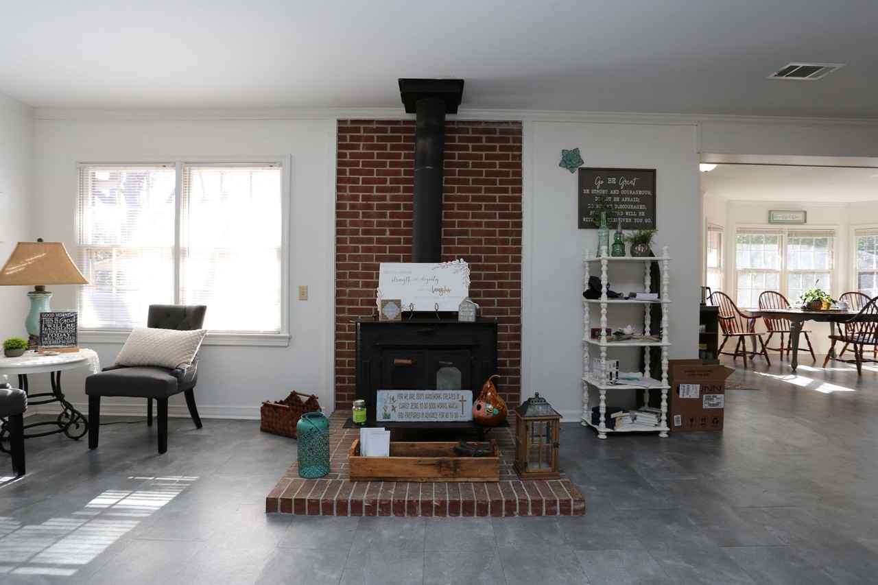 206 E Grady St - Photo 7 of 15