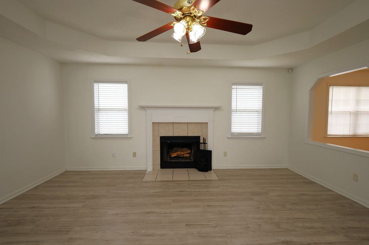 4220 Wilshire Dr - Photo 3 of 13
