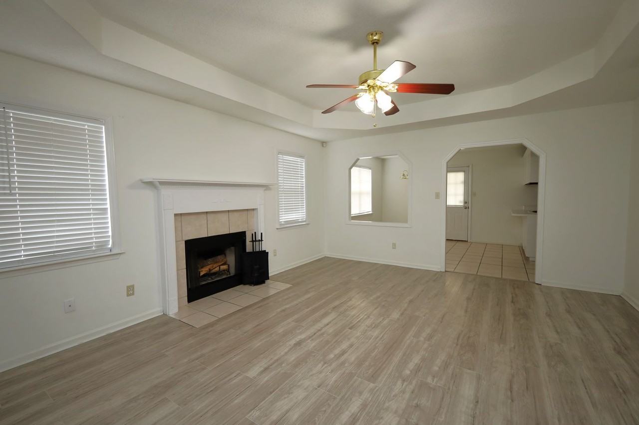 4220 Wilshire Dr - Photo 4 of 13