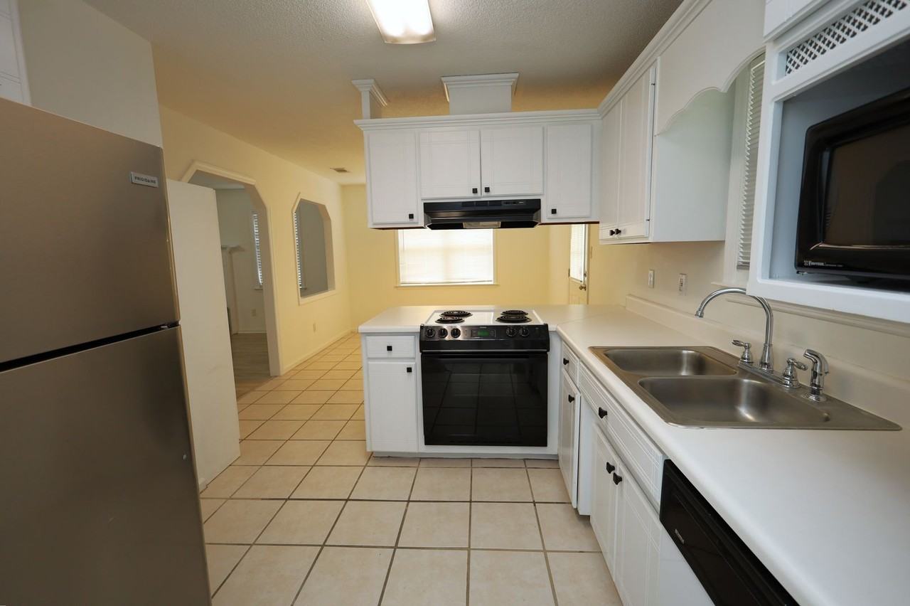 4220 Wilshire Dr - Photo 7 of 13