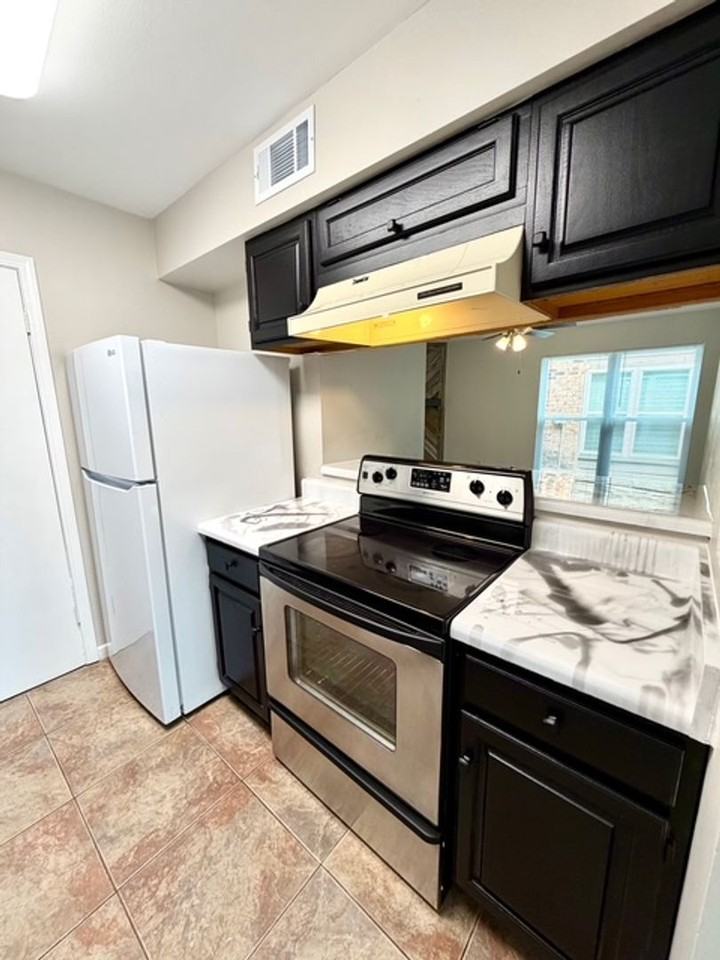 2021 S Brightside View Dr #C - Photo 3 of 19