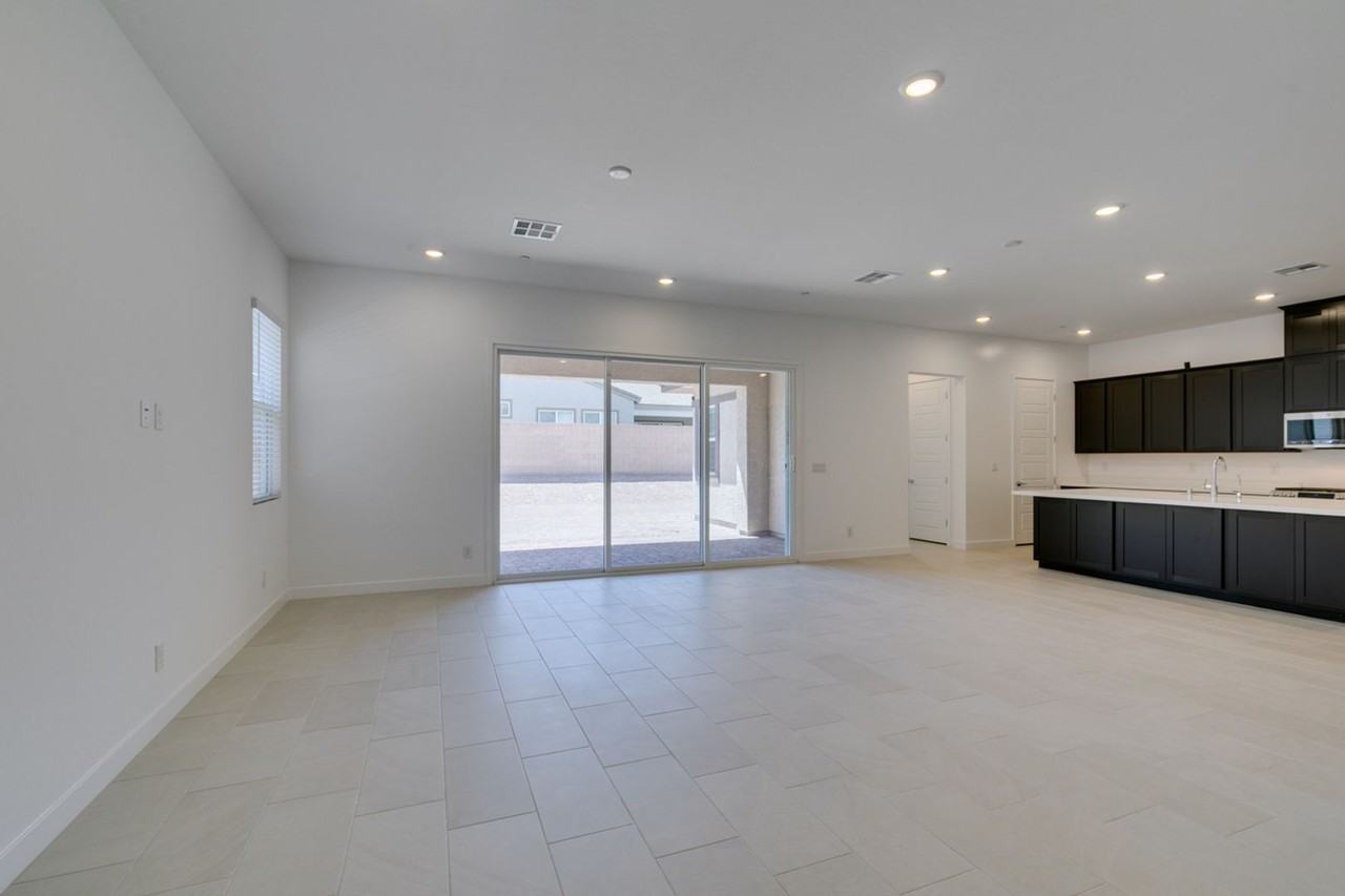 105 Camila Village Ave - Photo 4 of 47