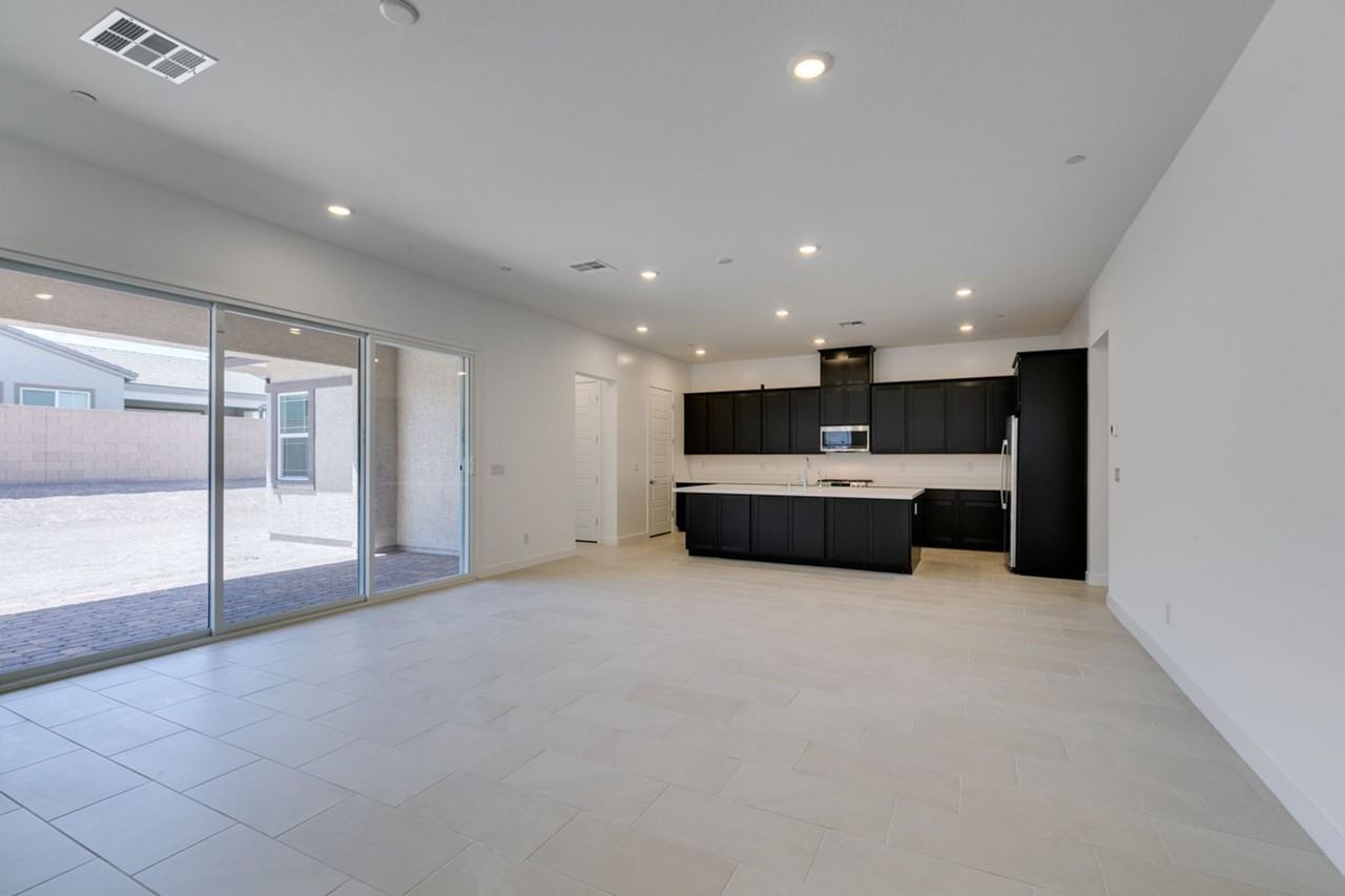 105 Camila Village Ave - Photo 5 of 47