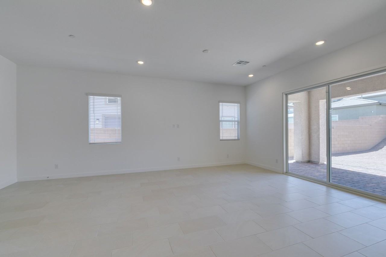105 Camila Village Ave - Photo 7 of 47