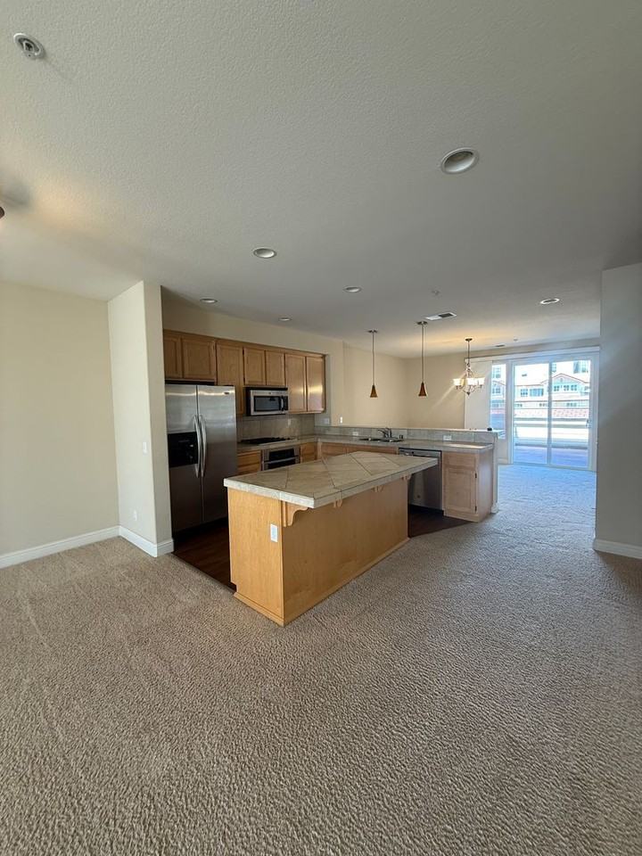 185 Johnson St - Photo 5 of 11
