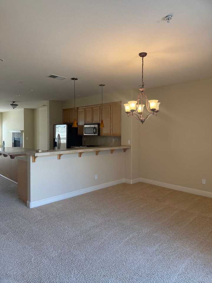 185 Johnson St - Photo 6 of 11