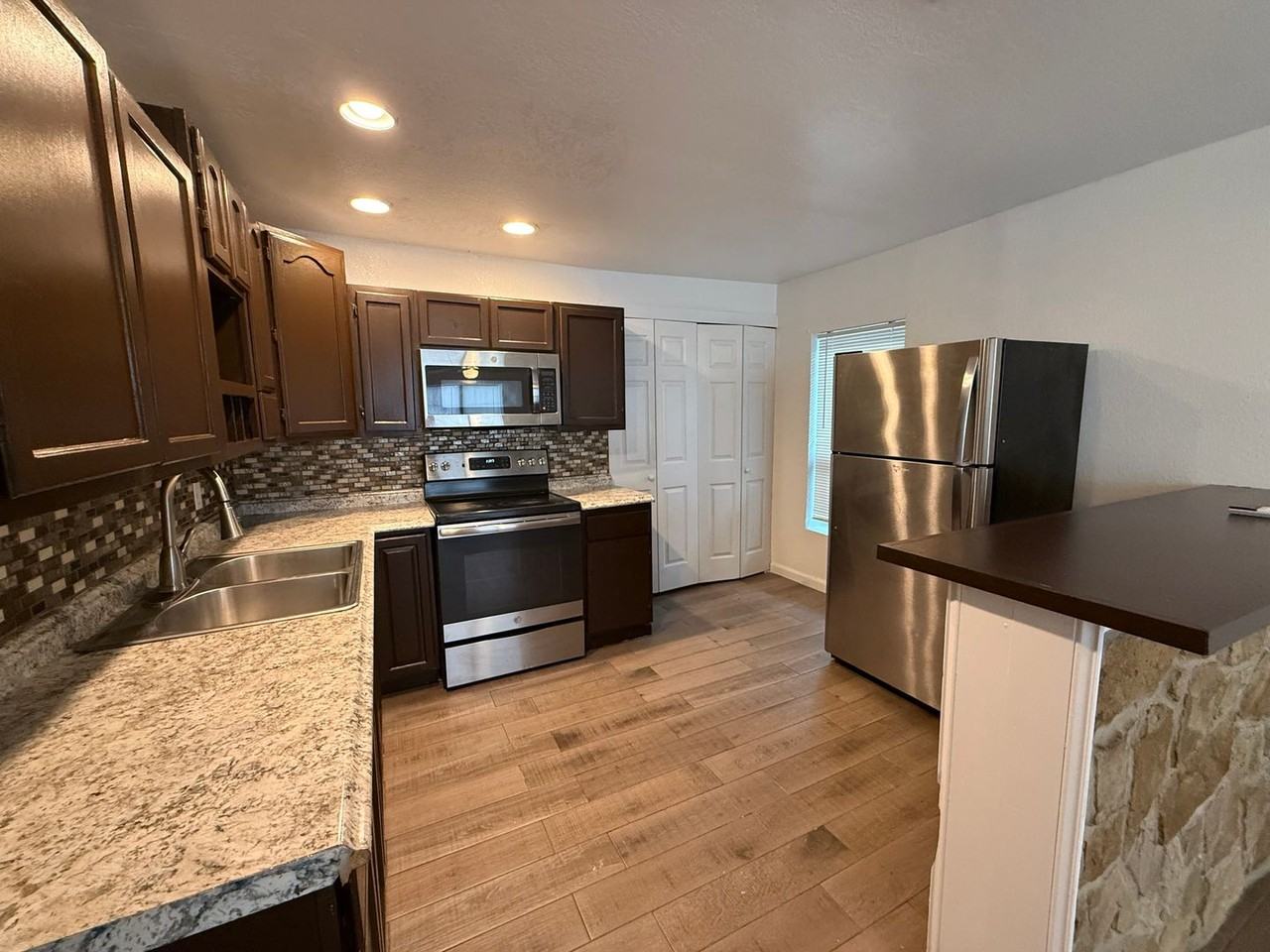 214 Aztec St - Photo 3 of 10